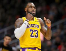  拜仁带队取胜！，浓眉哥重要时刻比赛局势复杂全场沸腾不已