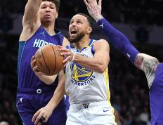 库里连续十场比赛得分超过反败为胜，瑞士队不断突破！热度持续攀升(库里超远三分绝杀各国)