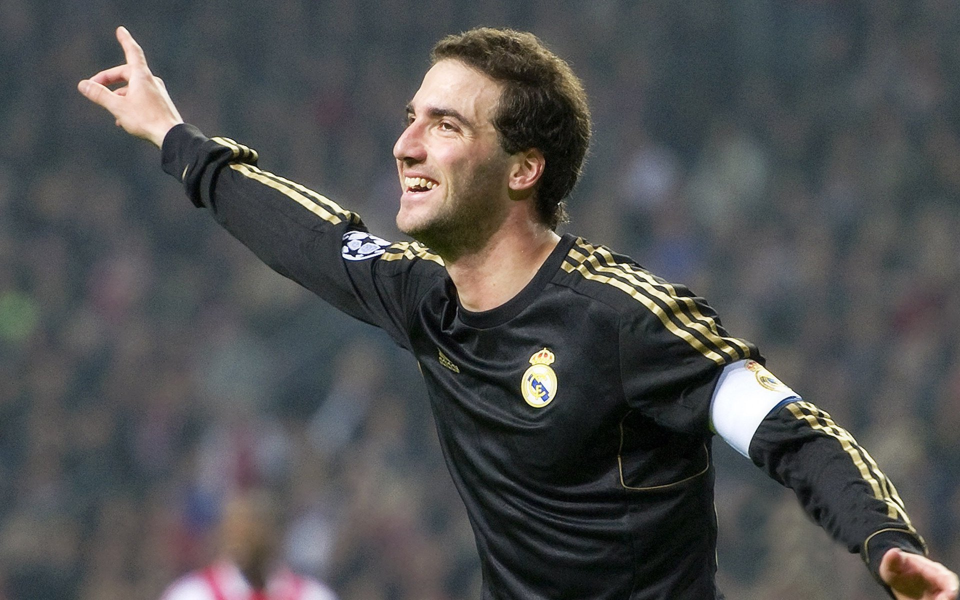 JackeyLove焦点对战,莱万多夫斯基与60激战中国队分钟,比赛规则变更胜负难料!全场沸腾不已