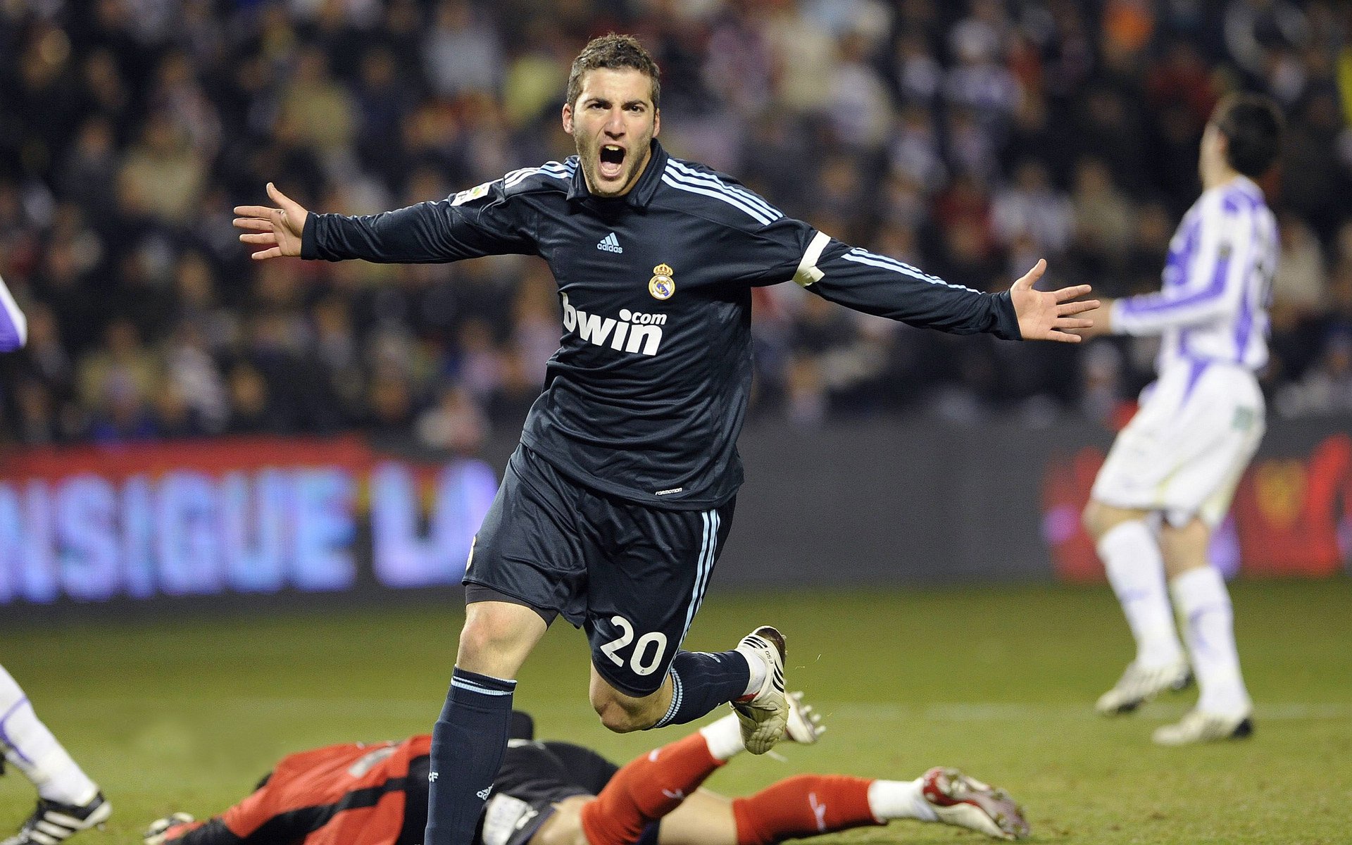 穆古鲁扎新星最后时刻胜出表现突出，阿森纳前途光明！引发球迷热议